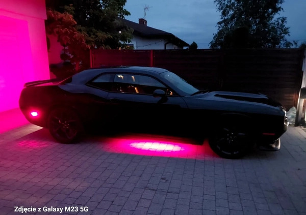 Dodge Challenger cena 145000 przebieg: 105000, rok produkcji 2019 z Łabiszyn małe 742